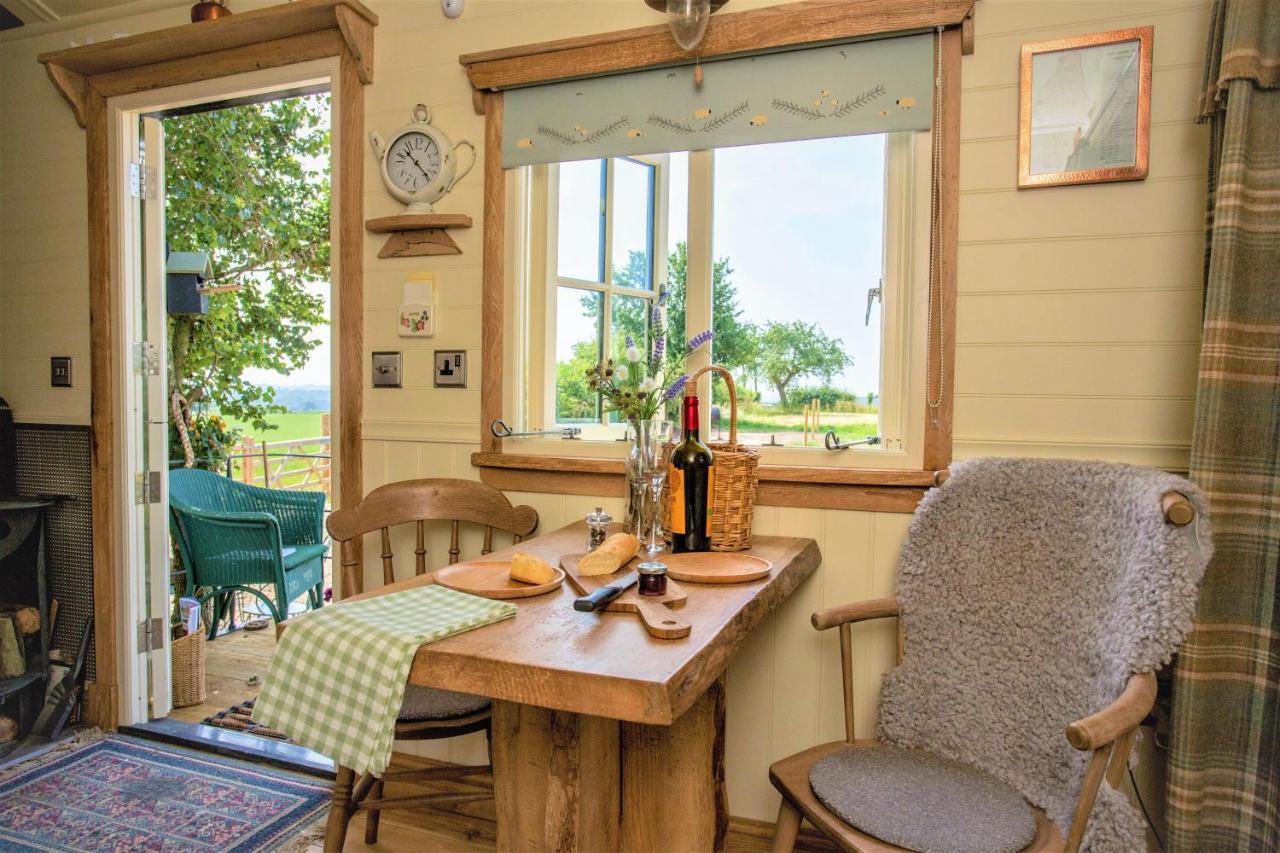 The Abberton Shepherds Hut Evesham Dış mekan fotoğraf